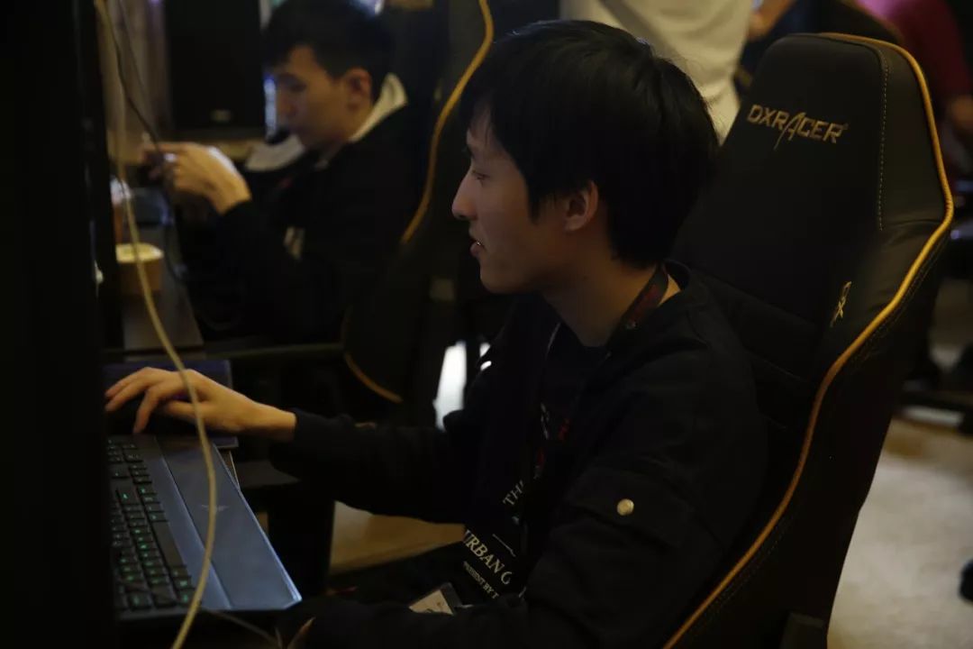 LNG Esports 官方：与团队打野选手 Weiwei 续约成功；