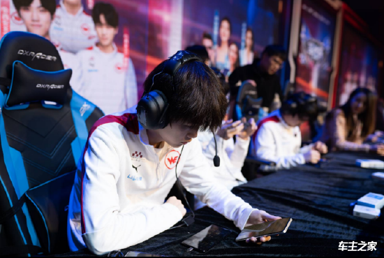 Scout四杀斯莫德五斩Tarzan Zika鳄鱼单吃Xiaohu LNG先下一城